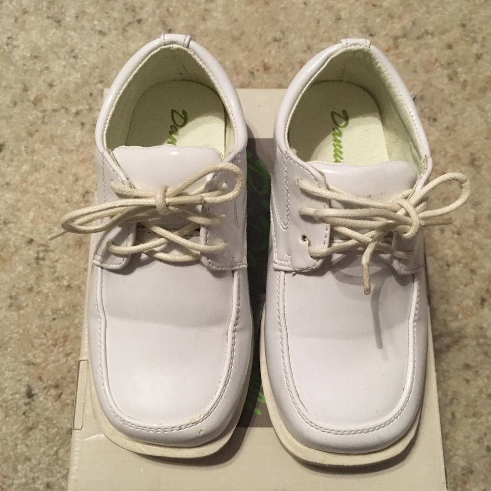 Boys shoes